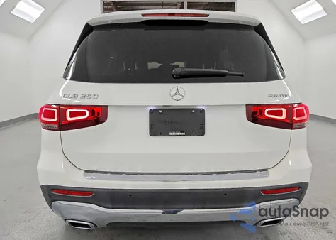 2020 Mercedes-Benz Glb 250 4Matic z USA, uszkodzony, nr VIN WDC4M4HB1LW010082
